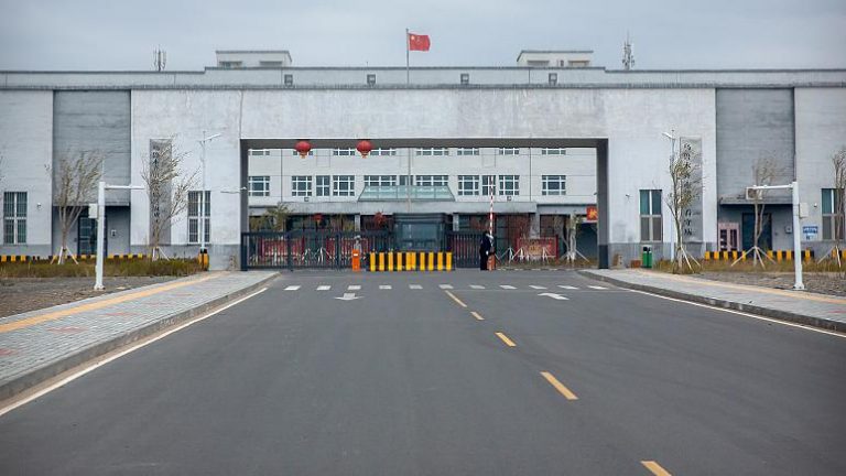 Çin, Doğu Türkistan’daki toplama kamplarını cezaevlerine ve gözaltı merkezlerine dönüştürüyor