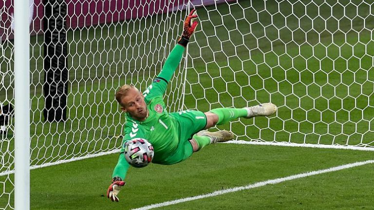 UEFA’dan İngiltere’ye Danimarka kalecisinin yüzüne ‘lazer tutulması’ sonrası soruşturma