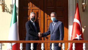 Bakan Akar İtalyan mevkidaşı ile görüştü