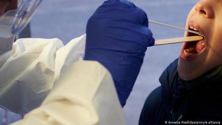 RKI’den çocuk ve aşılılara PCR testi uyarısı