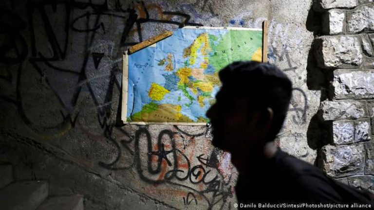 Yunanistan: Afgan göçmenler için Türkiye’ye daha fazla destek verelim