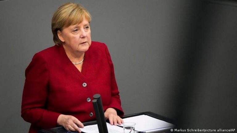 Merkel’den Kabil saldırısına kınama: “Güvenlik ve özgürlük isteyen insanlara alçakça bir saldırı”