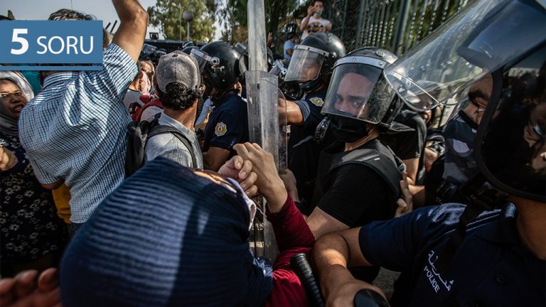 5 Soru: Tunus’ta Siyasete Yönelik Darbe Ne Anlama Geliyor?