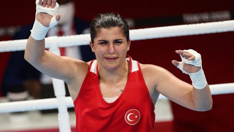 Tokyo 2020: Türkiye boksta olimpiyat tarihindeki ilk altın madalyasını Busenaz Sürmeneli ile kazandı