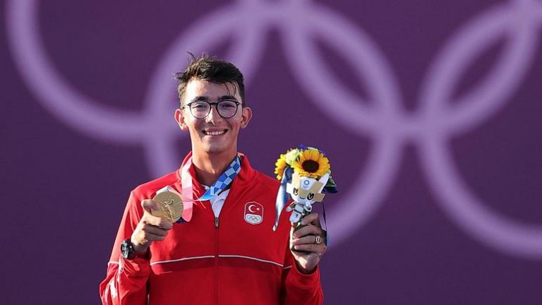 2020 Tokyo Olimpiyat Oyunları’nda madalya alan sporculara verilen çiçekler neyi temsil ediyor?