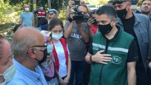 Bakan Pakdemirli’den selde yaşamını yitiren kadının ailesine taziye ziyareti