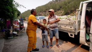 Yangın bölgelerine bir yardım da çocuklardan geldi
