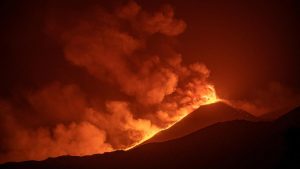 Etna’da lavların dansı