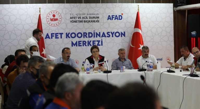 Bakan Derya Yanık: “Bugün aktardığımız 10 milyon lira ile birlikte Kastamonu’ya toplamda 25 milyon liralık nakit desteği sağladık”