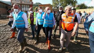 Kılıçdaroğlu sel bölgesinde incelemelerde bulundu
