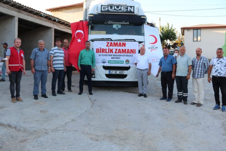 Kandıra’dan Kastamonu’ya iki yardım tırı gönderildi.
