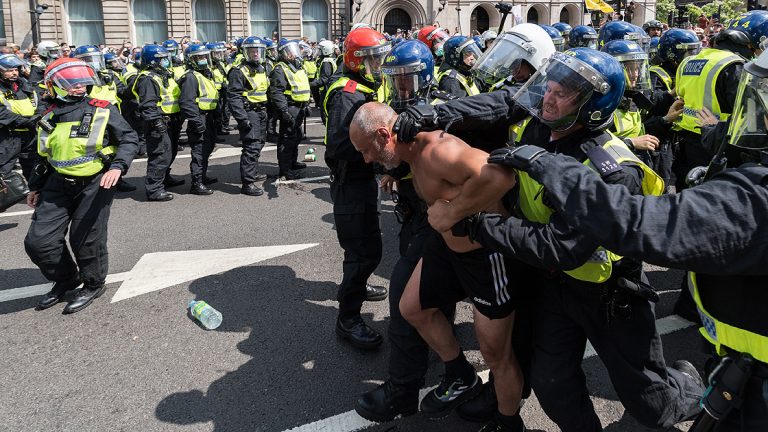 Londra’da Aşı ve Karantina Karşıtlarından Eylem