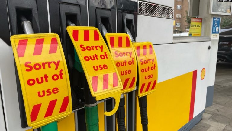 İngiltere’de Şoför Eksikliği Akaryakıt Krizi Yarattı