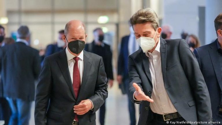 SPD hükümet kurmak için baskıyı artırıyor