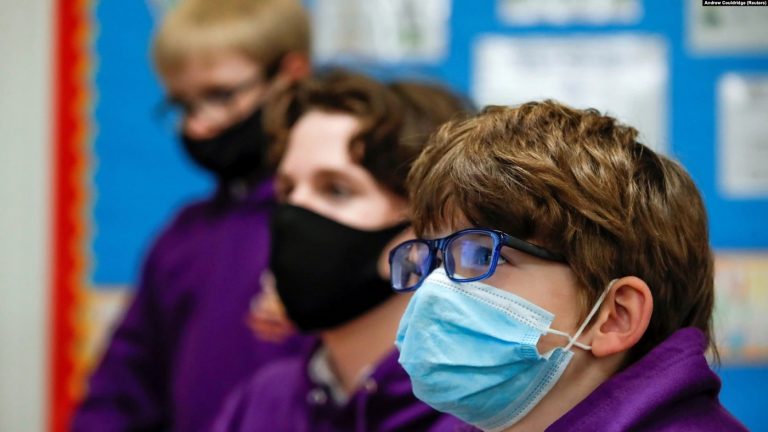 İngiltere’de Okullar Eleştirilere Rağmen Açıldı