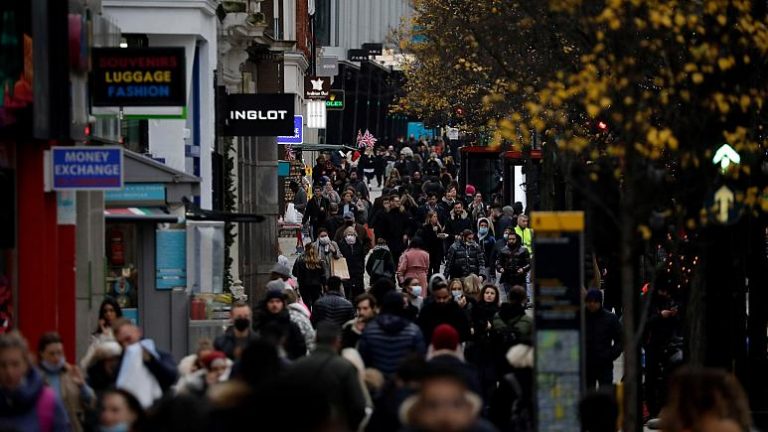 İngiltere’de üçüncü doz Covid-19 aşısı yapılacak: Hükümet kış için ‘B planı’ da hazırladı