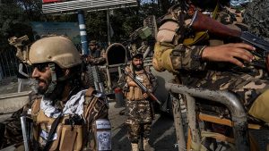 Afganistan: Taliban, Herat meydanlarında 4 kişiyi vinçlere astı