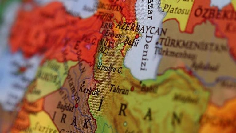 Tahran’da İran Devrim Muhafızları’na ait araştırma merkezinde yangın: 3 yaralı