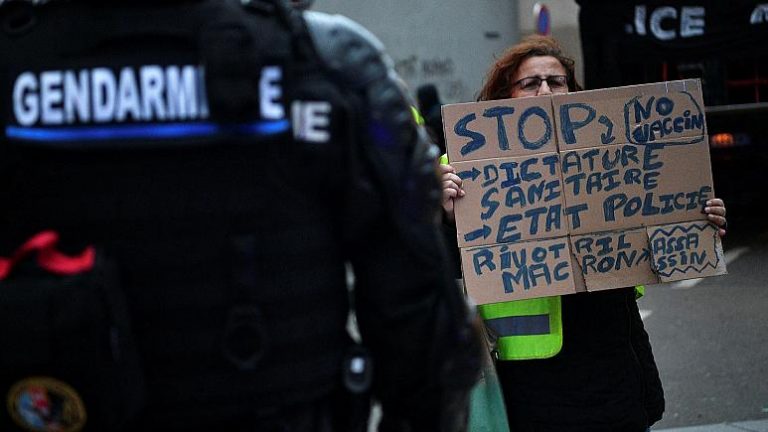 Anket: Aşı tartışmaları birçok arkadaşlığın bitmesine sebep oldu