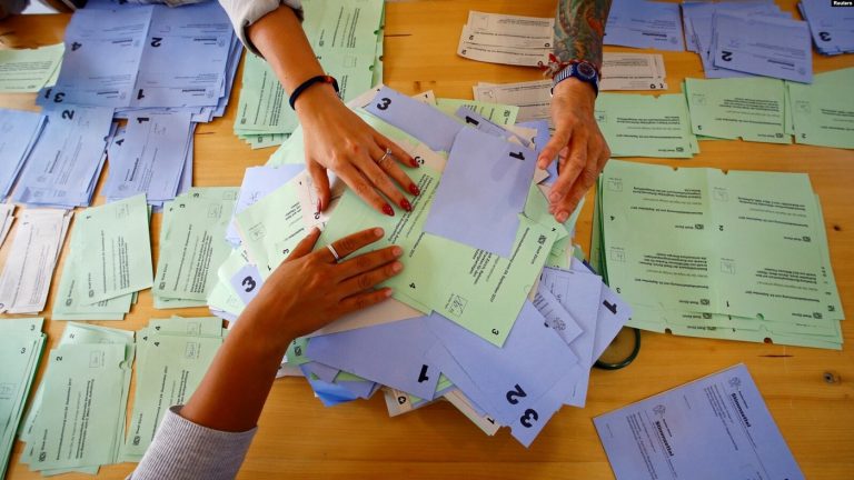 İsviçreliler’den Eşcinsel Evliliğe Yeşil Işık