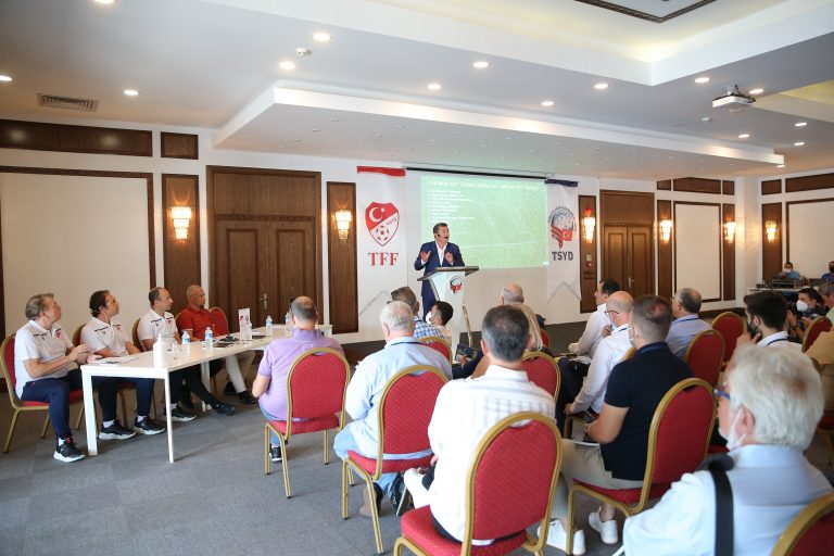 Yeni futbol kuralları spor yazarlarına anlatıldı