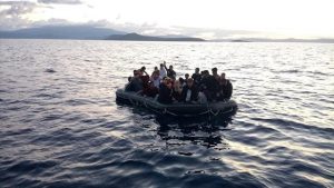 Fransız donanması 126 düzensiz göçmeni kurtardı