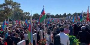 Azerbaycan şehitlerini andı