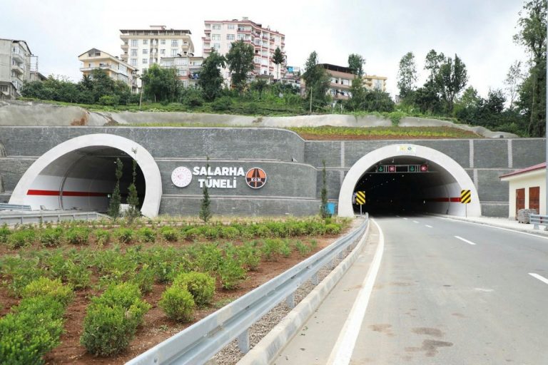 Ulaştırma Bakanı Karaismailoğlu: “Salarha Tüneli Rize’ye ulaşım alanında vurulan bir mühür” 