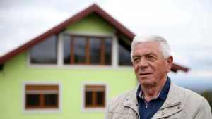 Eşi için ‘dönen ev’ yaptı