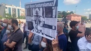 MHP’den medyaya büyük gözaltı