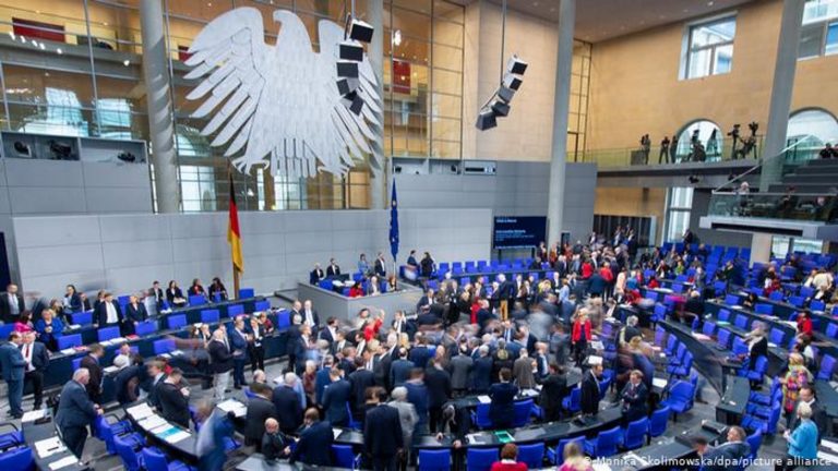 Alman meclisinde göçmen kökenlilerin oranı arttı