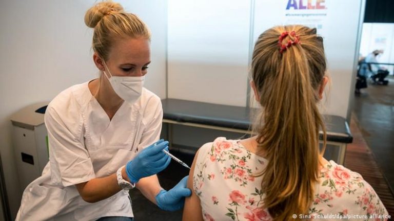 Alman doktorlardan 12 yaş üstüne korona aşısı tavsiyesi