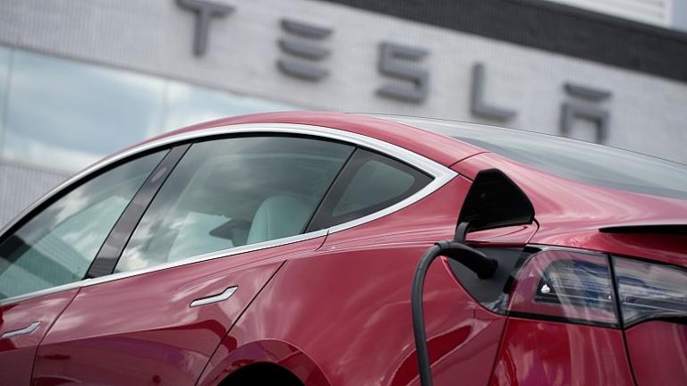 Tesla’nın piyasa değeri bir trilyon dolara yaklaştı