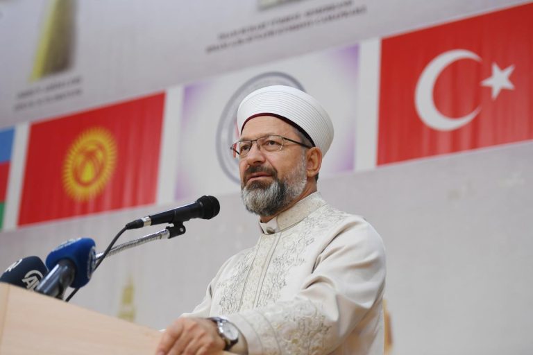 Diyanet İşleri Başkanı Erbaş, Kırgızistan Türkiye Manas Üniversitesi’nde konferans verdi