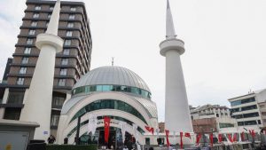 Yeniden inşa edilen Çifte Minare Camii ibadete açıldı