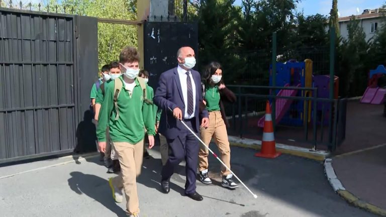 Türkiye’nin görme engelli tek okul müdürü oldu