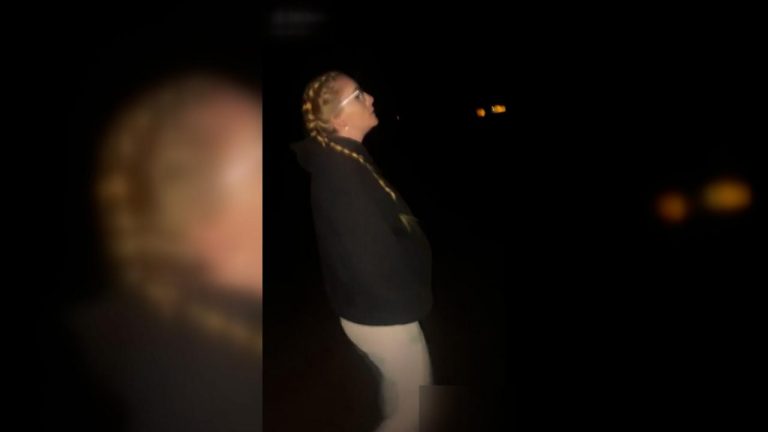 ABD’de hamile kadın sancı çekerken hastaneye yürümek zorunda kaldı