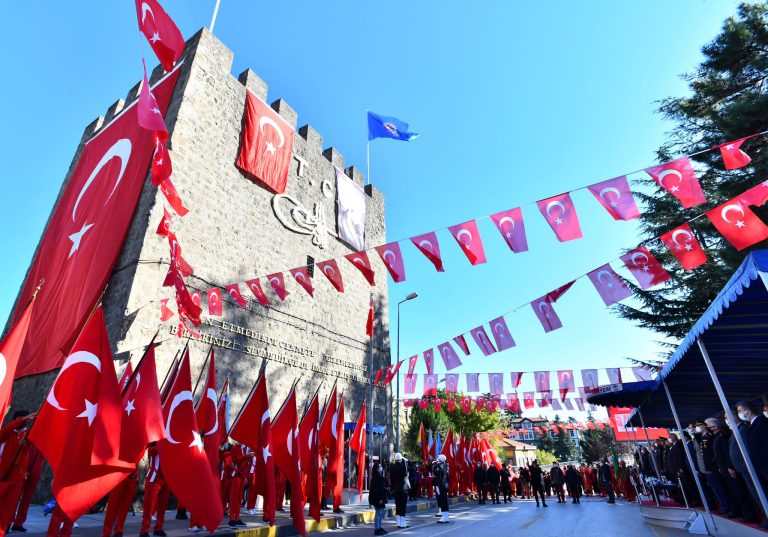 Trabzon’un fethinin 560’ıncı yıl dönümü törenlerle kutlandı.