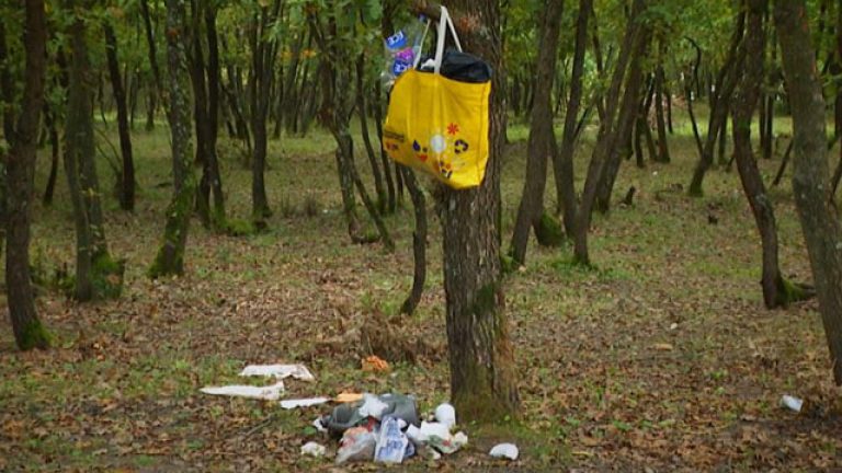 Ömerli Barajı’nın çevresi çöp dolu