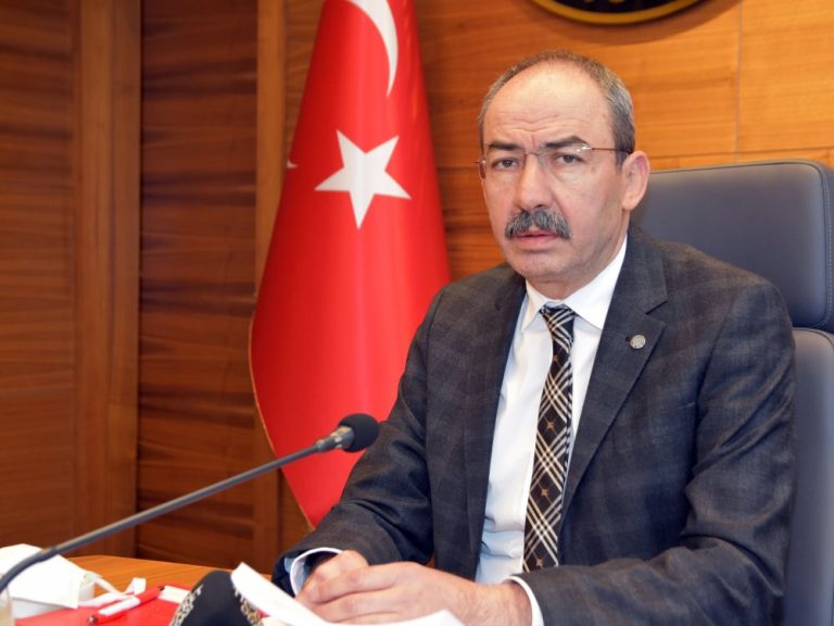 Kayseri Ticaret Odası (KTO) Yönetim Kurulu Başkanı Ömer Gülsoy, ‘Dijitale ayak uyduramazsak yok oluruz’