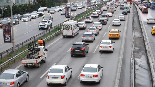 İstanbul’da trafik yoğunluğu yaşanıyor