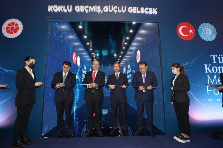Cumhurbaşkanlığı İletişim Başkanlığı ev sahipliğinde “Köklü Geçmiş, Güçlü Gelecek” temasıyla düzenlenen “Türk Konseyi Medya Forumu”nda dijital sergiler açıldı