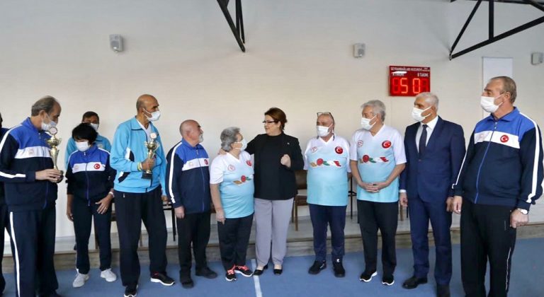 Bakan Yanık, Dünya Yaşlılar Günü’nde Huzurevi Sakinleriyle Bir Araya Geldi