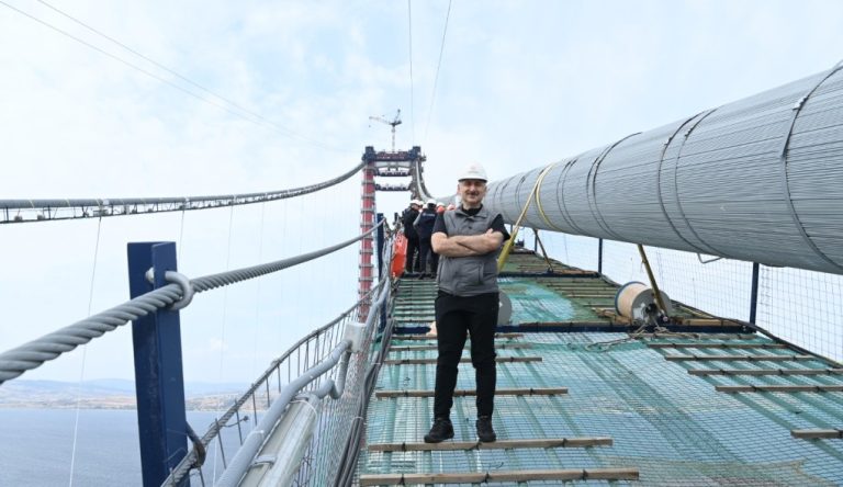 Ulaştırma Bakanı Karaismailoğlu: Çanakkale Köprüsü’nde tabliye montajında sona gelindi 