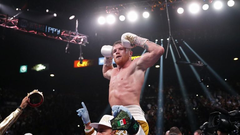 Meksikalı Boksör Alvarez 4. kemerle ‘tartışmasız’ Dünya Süper Orta Siklet Şampiyonu oldu