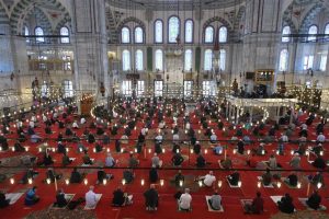 Dünkü Cuma Hutbesi: “İbadet: Allah ile Kul Arasındaki Kutlu Bağ”