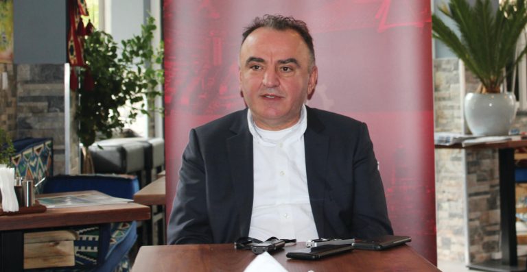 Hollanda’da bir koltukta üç karpuz taşıyan Türk: Ethem Emre