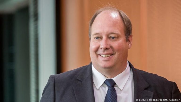 CDU genel başkan adayı Braun ezanı savundu