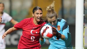 “İki ülke arasında”: Deplasmandayken de evlerindeler