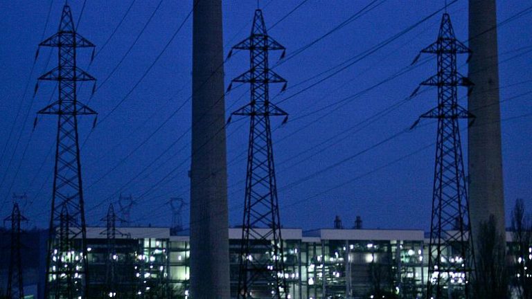Fransa’da elektrik faturalarını ödeyemeyenlerin elektriği artık kesilmeyecek